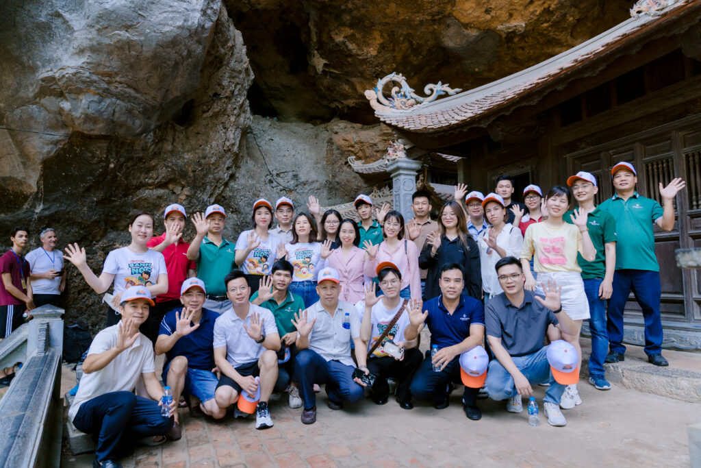 Employees visited various destinations in Ninh Binh Province